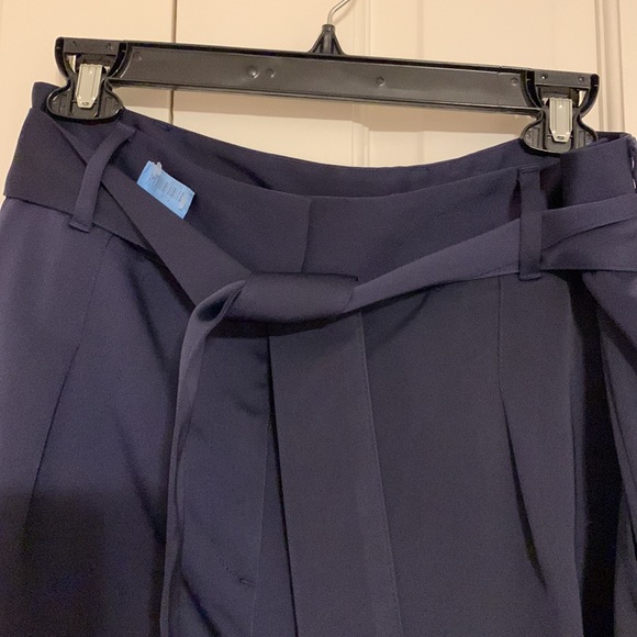 Like new loft wide leg crop pleated trousers w/ sash tie at waist. Dry-cleaned - Picture 4 of 9